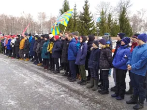 Нижегородские школьники, спортсмены и ветераны боевых действий приняли участие в 38-м забеге "Лыжня мужества"
