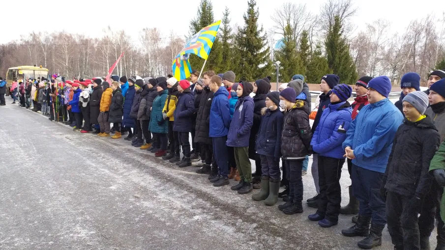 Нижегородские школьники, спортсмены и ветераны боевых действий приняли участие в 38-м забеге "Лыжня мужества"
