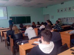 Председатель Экспертного совета при АТК в Нижегородской области Владимир Аврамцев разъяснил студентам деструктивную сущность идеологии терроризма и экстремизма